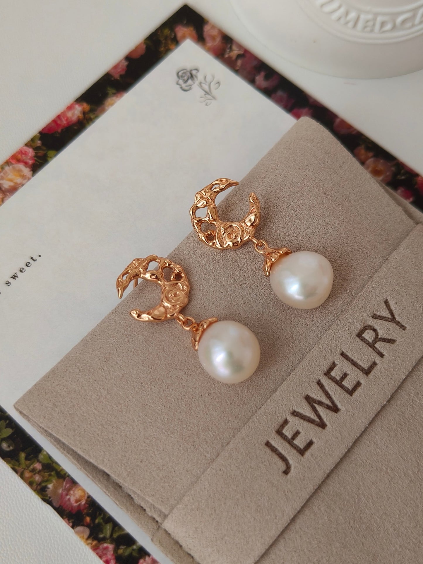 ▪️NEW Sterling Silver Coated 18k gold/ natural freshwater pearl earrings